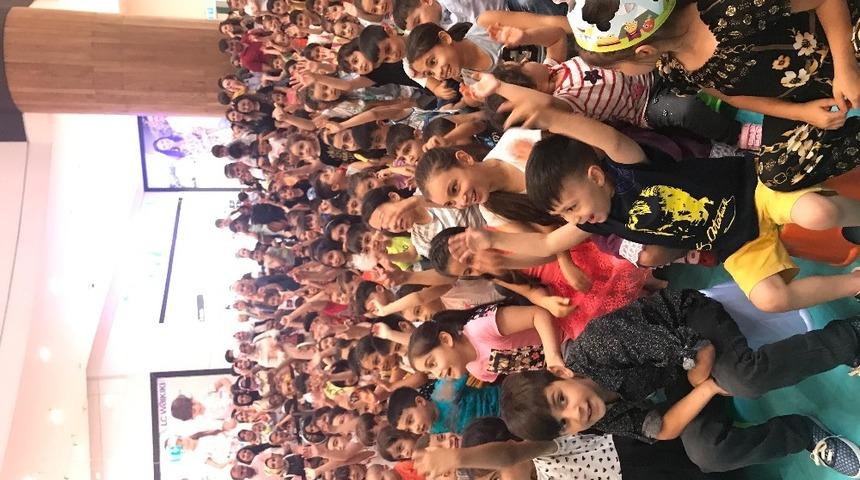 &Ccedil;ocuklara karne hediyesi &lsquo;&rsquo;Harika Kanatlar&rsquo;&rsquo; g&ouml;sterisi