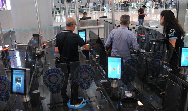 İstanbul Havalimanı'nda pasaporttan 18 saniyede geçiş hazırlığı