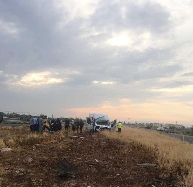 Aksaray'da minibüs devrildi: 1 ölü, 2 yaralı