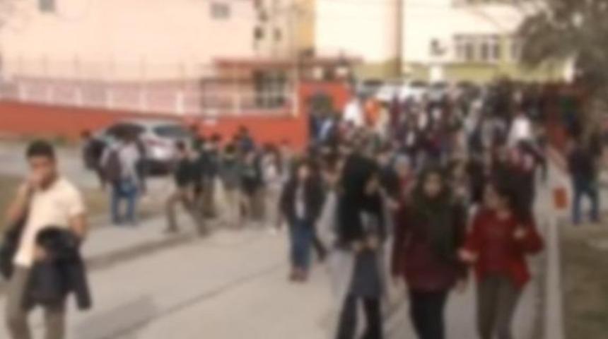 Okulda kantininde bı&ccedil;aklı saldırı: 4 &ouml;ğrenci yaralı