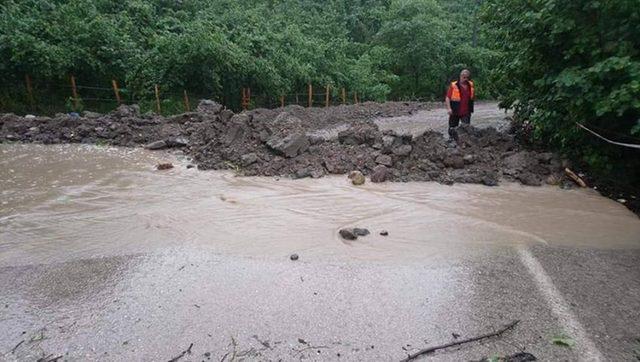 Ordu ve Giresun'da sağanak etkili oldu, dereler taştı