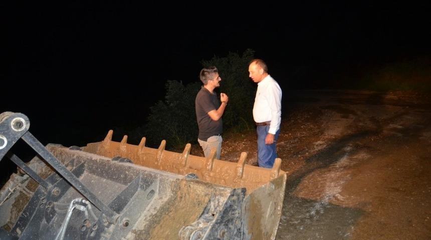 Başkan Akın gece &ccedil;alışmalarını yerinde inceledi