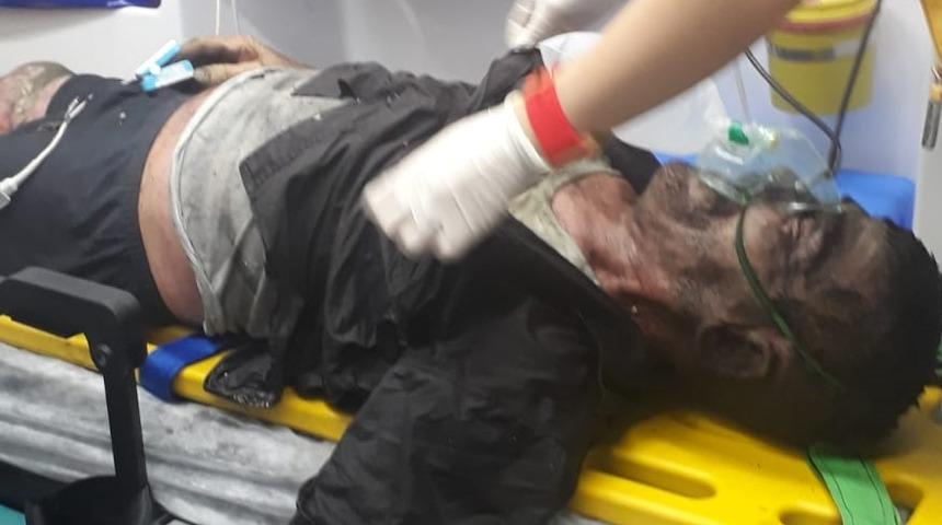 Korkun&ccedil;! Amcasını kilitlediği evi ateşe verdi