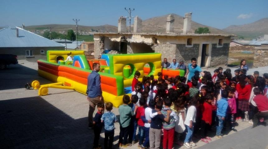 &Ccedil;aldıran Belediyesinden şişme oyun parkı hizmeti