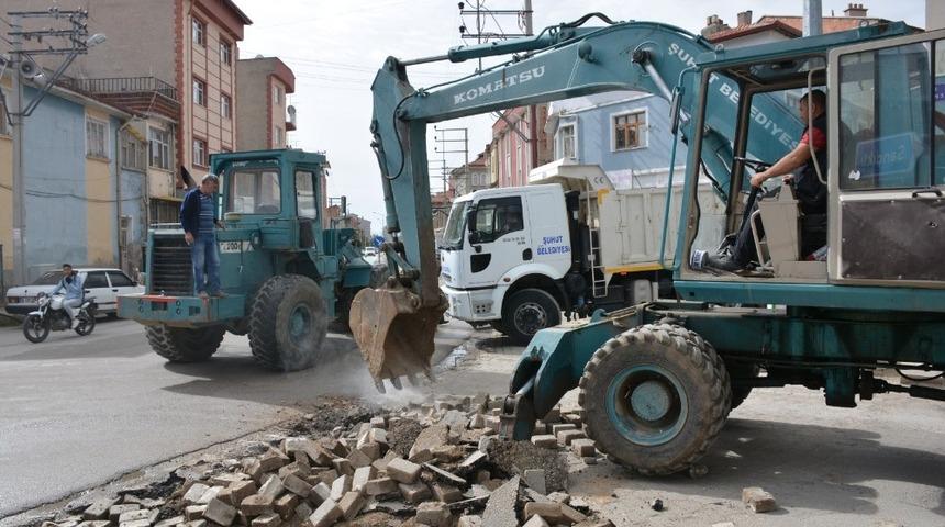 Şuhut&rsquo;ta parke taşı d&ouml;şeme &ccedil;alışmaları