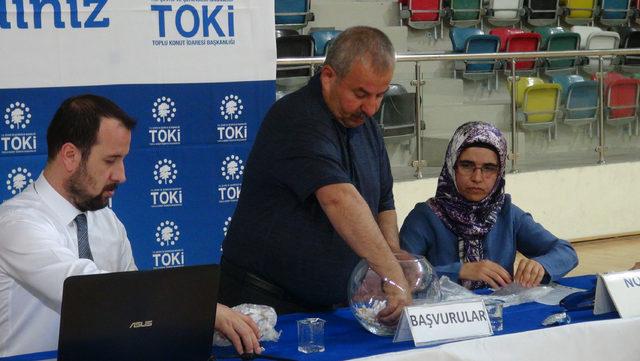 TOKİ kurasında sevinç ve gözyaşı bir arada