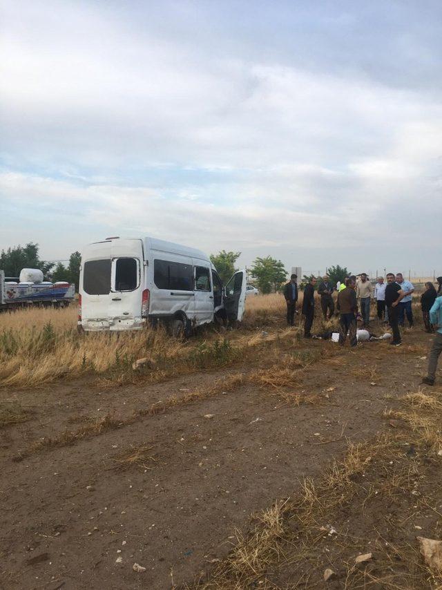 Aksaray’da minibüs devrildi: 1 ölü ,2 yaralı