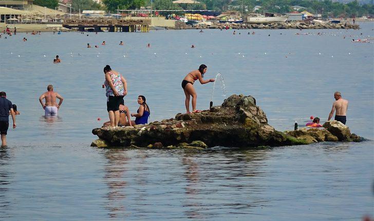 Denizdeki kayalıktan kaynayan tatlı su ilgi çekiyor G4