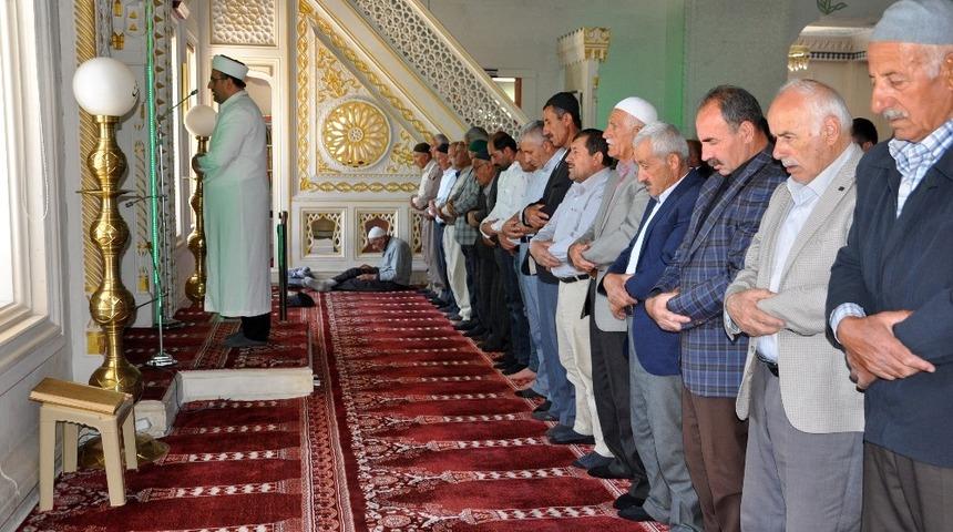 Muhammed Mursi i&ccedil;in gıyabi cenaze namazı