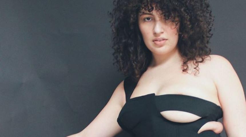 Yağlara &ouml;zg&uuml;rl&uuml;k! Bu kadın moda algısını baştan yazıyor