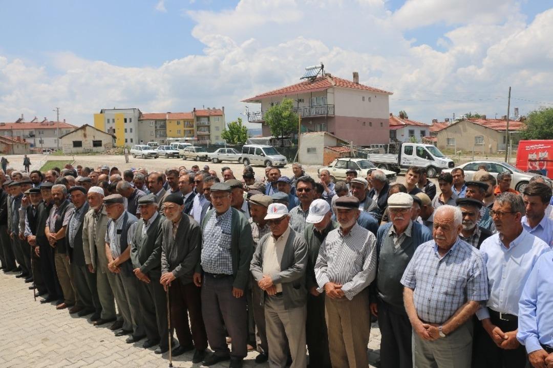 Kırka mahallesinde yağmur ve ş&uuml;k&uuml;r duası yapıldı