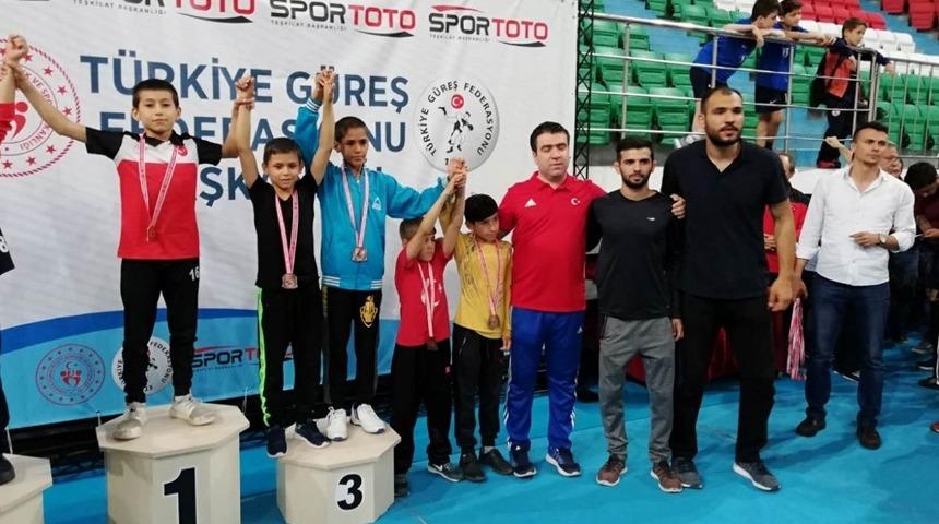 Eyy&uuml;biyeli gen&ccedil;ler b&uuml;y&uuml;k başarı sağladı