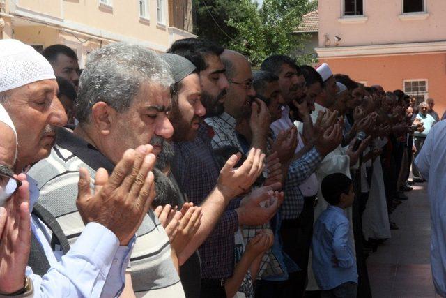 Kilis’te Muhammed Mursi için gıyabi cenaze namazı