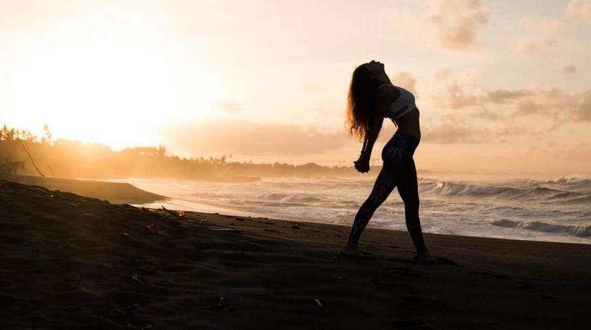 Ünlü fenomenden olay yaratan tarla pozu