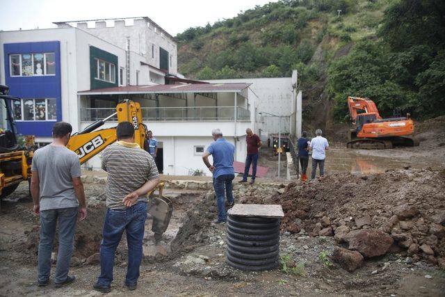 Sağanak yağış Giresun’da heyelana neden oldu