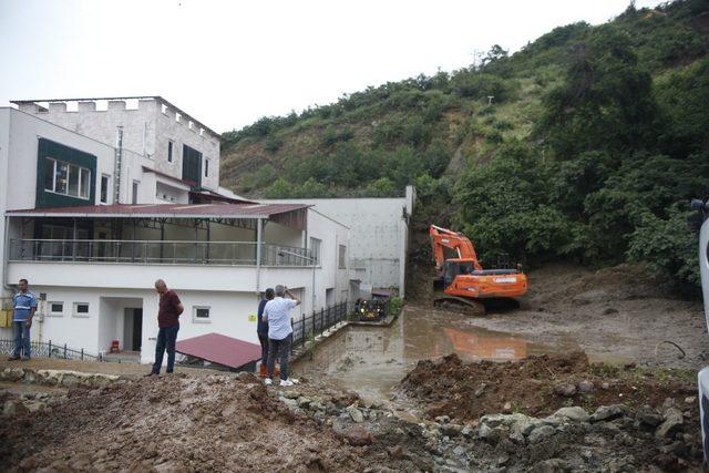 Sağanak yağış Giresun’da heyelana neden oldu