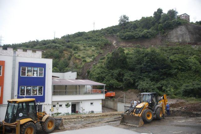 Sağanak yağış Giresun’da heyelana neden oldu