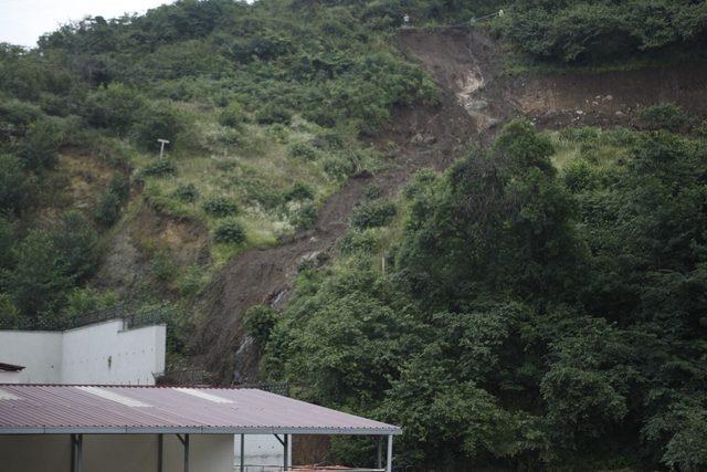 Sağanak yağış Giresun’da heyelana neden oldu