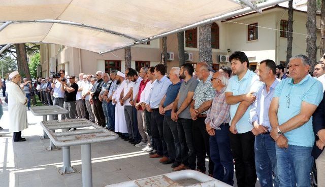 Erzincan’da yüzlerce Müslümanın katılımıyla Mursi için gıyabi cenaze namazı kılındı