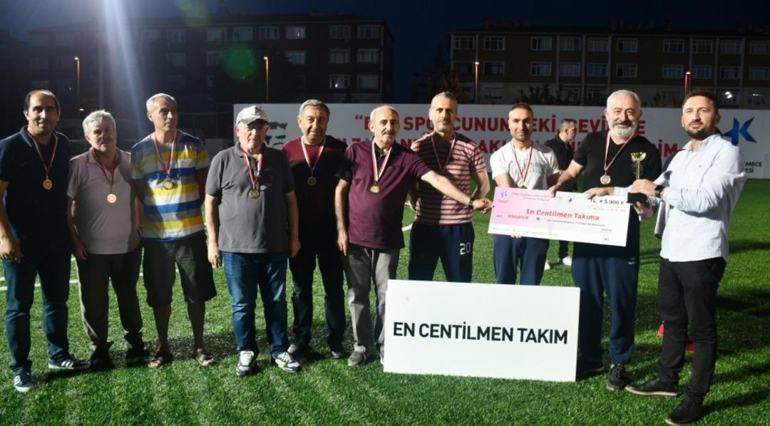 K&uuml;&ccedil;&uuml;k&ccedil;ekmece Emektarlar Ligi&rsquo;nin şampiyonu Fatihanspor oldu