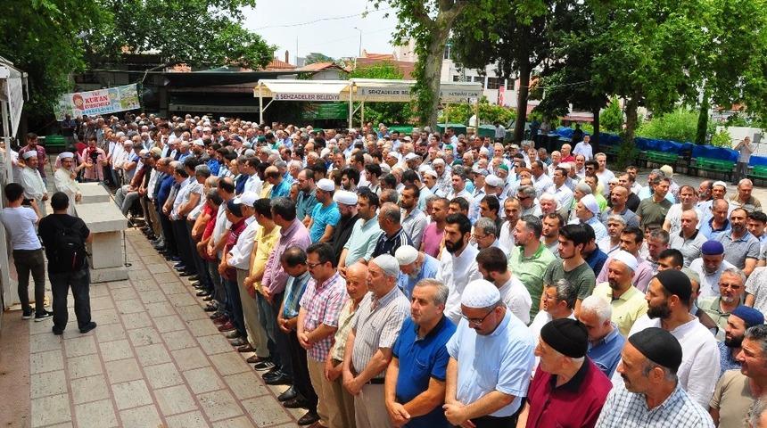 &Ouml;nce selası verildi, ardından gıyabi cenaze namazı kılındı