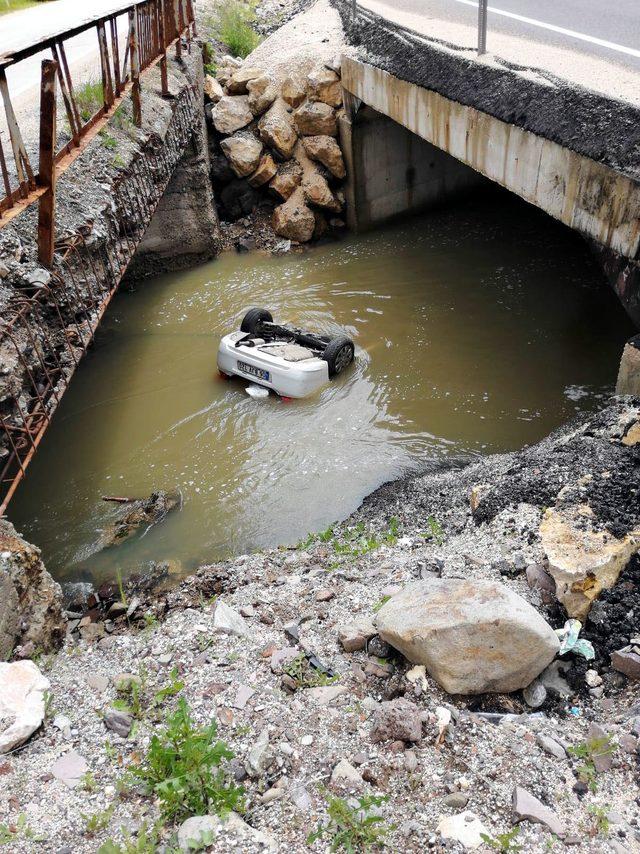 Bolu'da otomobil dereye uçtu: 3 ölü
