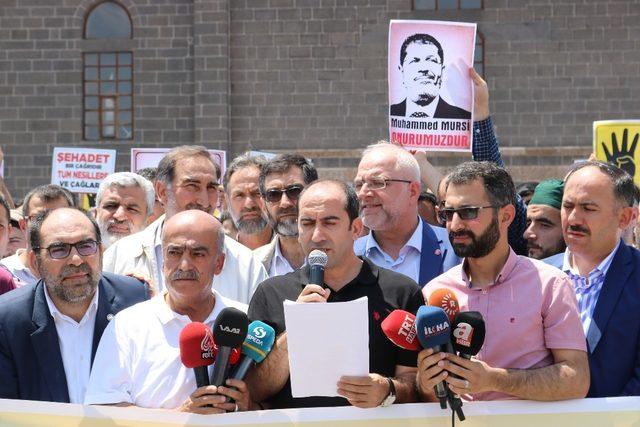 Diyarbakır’da Mursi için gıyabi cenaze namazı kılındı