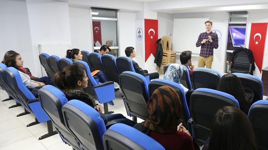 Pamukkale Belediyesi gen&ccedil;lere yabancı dil kursu a&ccedil;ıyor