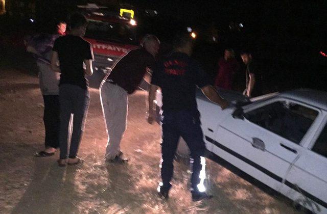 Otomobil inşaat temeline düşmekten son anda kurtarıldı