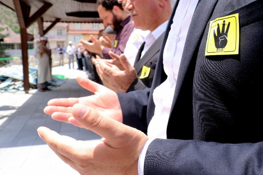 G&uuml;m&uuml;şhane&rsquo;de Mursi i&ccedil;in gıyabi cenaze namazı kılındı