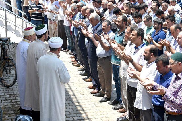 Ceylanpınar’da Muhammed Mursi için gıyabi cenaze namazı kılındı