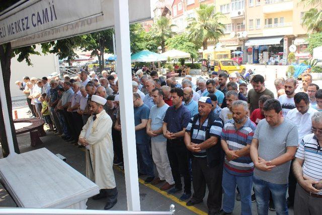 Mursi için gıyabi cenaze namazı kılındı