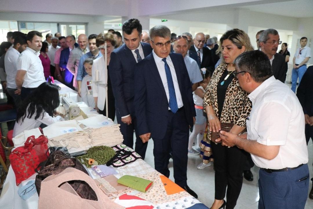 Halk Eğitimi Merkezi &Ouml;ğrenme Şenliği ve Yıl Sonu Sergisi a&ccedil;ıldı