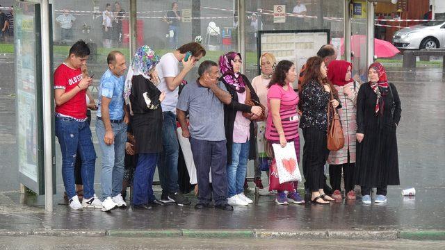 Bursa'da sağanak; enerji iletim hattına yıldırım isabet etti