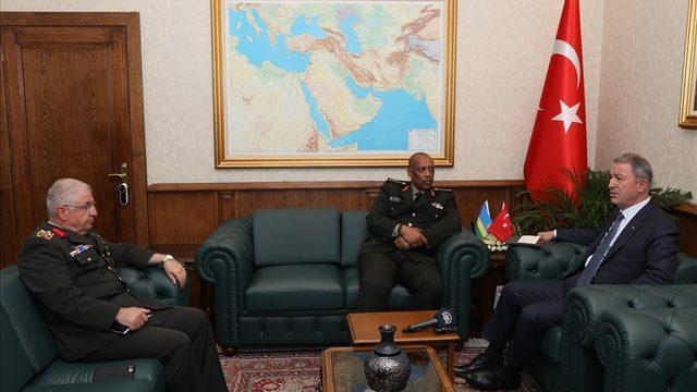 Bakan Akar, Ruanda Genelkurmay Başkanı’nı ağırladı