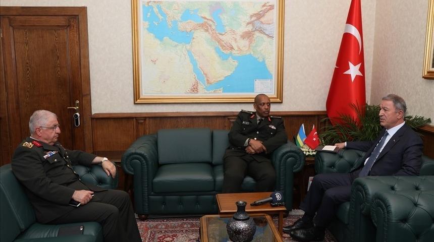 Bakan Akar, Ruanda Genelkurmay Başkanı&rsquo;nı ağırladı