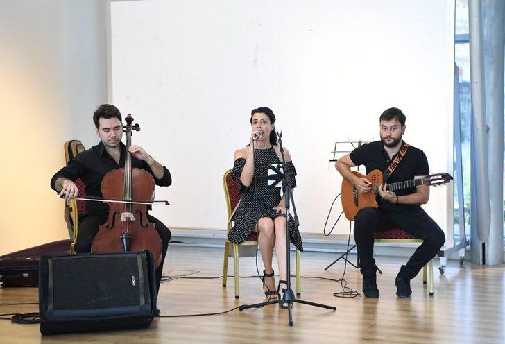 Konyaaltı Belediyesi misafirlerini klasik müzikle karşılıyor G1