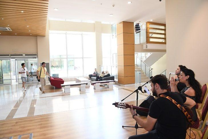 Konyaaltı Belediyesi misafirlerini klasik müzikle karşılıyor G2