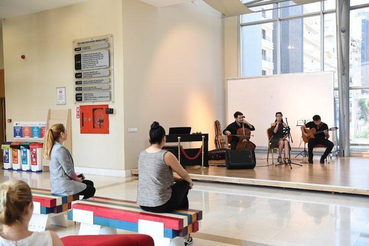 Konyaaltı Belediyesi misafirlerini klasik müzikle karşılıyor G3