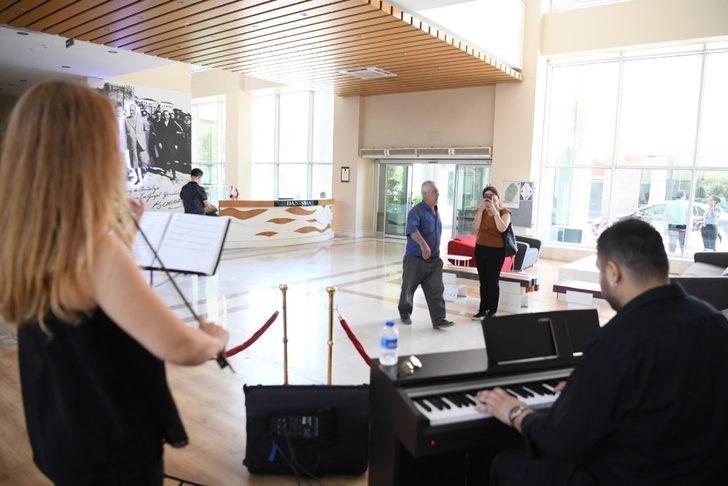 Konyaaltı Belediyesi misafirlerini klasik müzikle karşılıyor G4