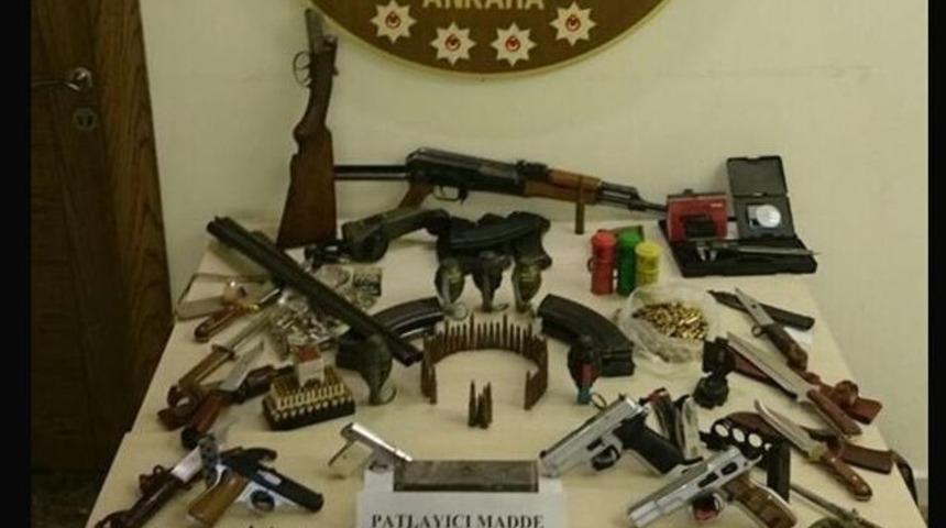 Emekli askerin evinden cephanelik çıktı