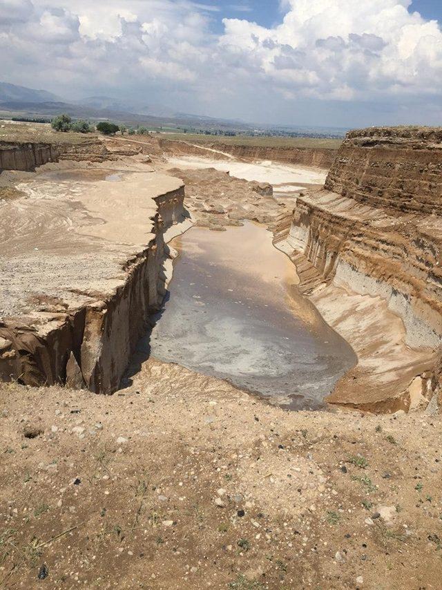 Yazıhüyük kasabasını sel vurdu