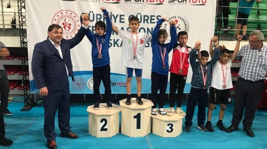 Kocaelili minik g&uuml;reş&ccedil;iler T&uuml;rkiye 3.&rsquo;s&uuml; oldu