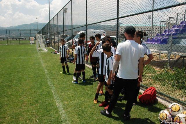 Afyonkarahisar’da Beşiktaş Spor Okulları Yaz Kampı başladı