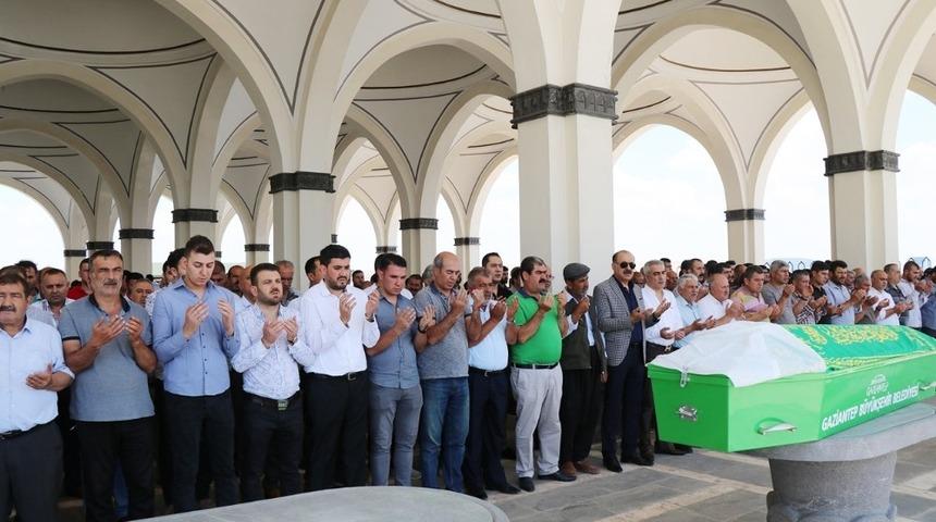 D&ouml;nd&uuml; Erdemir dualarla son yolculuğuna uğurlandı