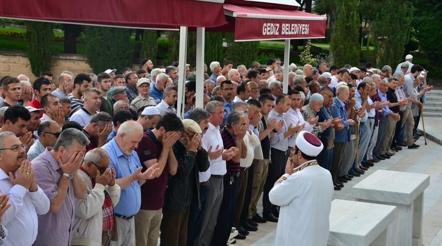 Gediz&rsquo;de Mursi i&ccedil;in gıyabi cenaze namazı