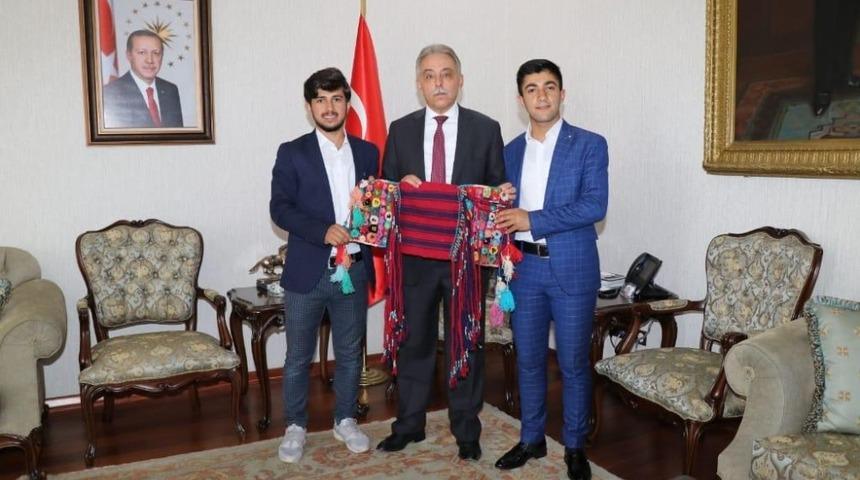 Hakkarili &ouml;ğrencilerinden Konya Valisi Toprak&rsquo;a ziyaret