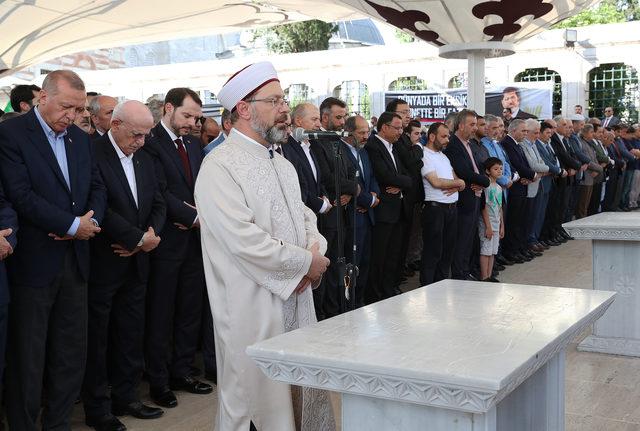 Erdoğan Fatih Camii'nde Mursi için kılınan gıyabi cenaze namazına katıldı