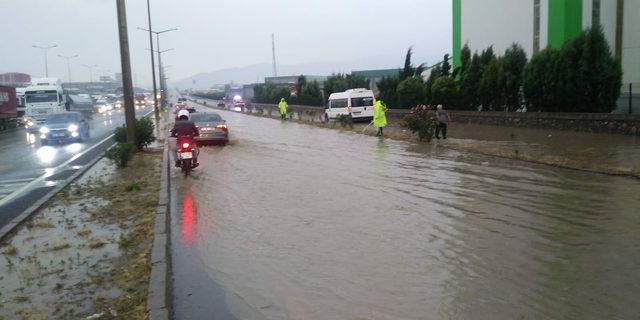 Turgutlu'da ulaşıma kısa süreli yağmur engeli