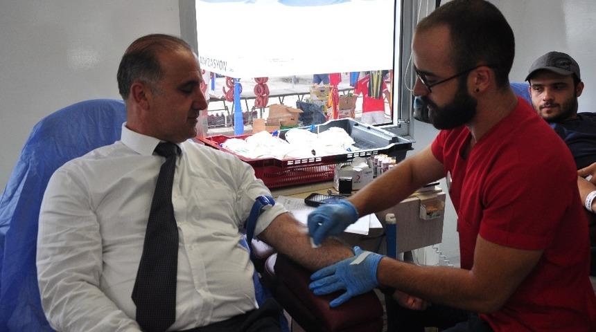 İncirliova Belediyesi, don&ouml;r bekleyen Ebru ve babası i&ccedil;in kampanya başlattı